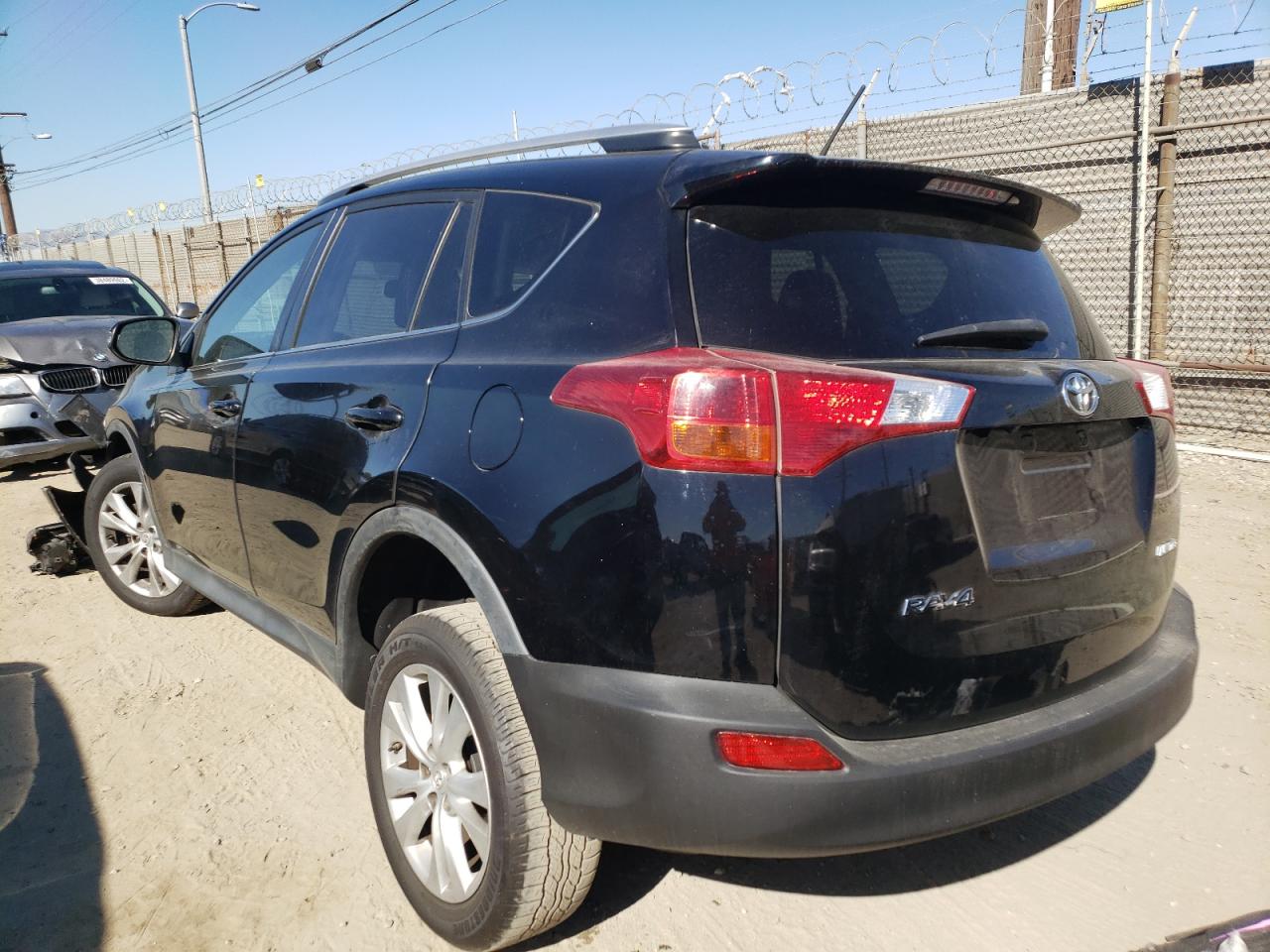 Photo 3 from auction – 2015 TOYOTA RAV4 LIMIT with VIN 2T3YFREV0FW200262