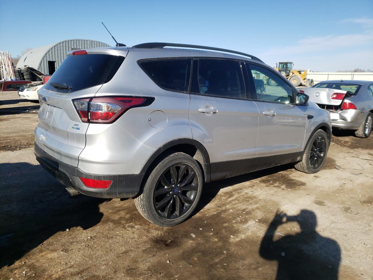 Photo 4 from auction – 2017 FORD ESCAPE SE with VIN 1FMCU9GD7HUC66310