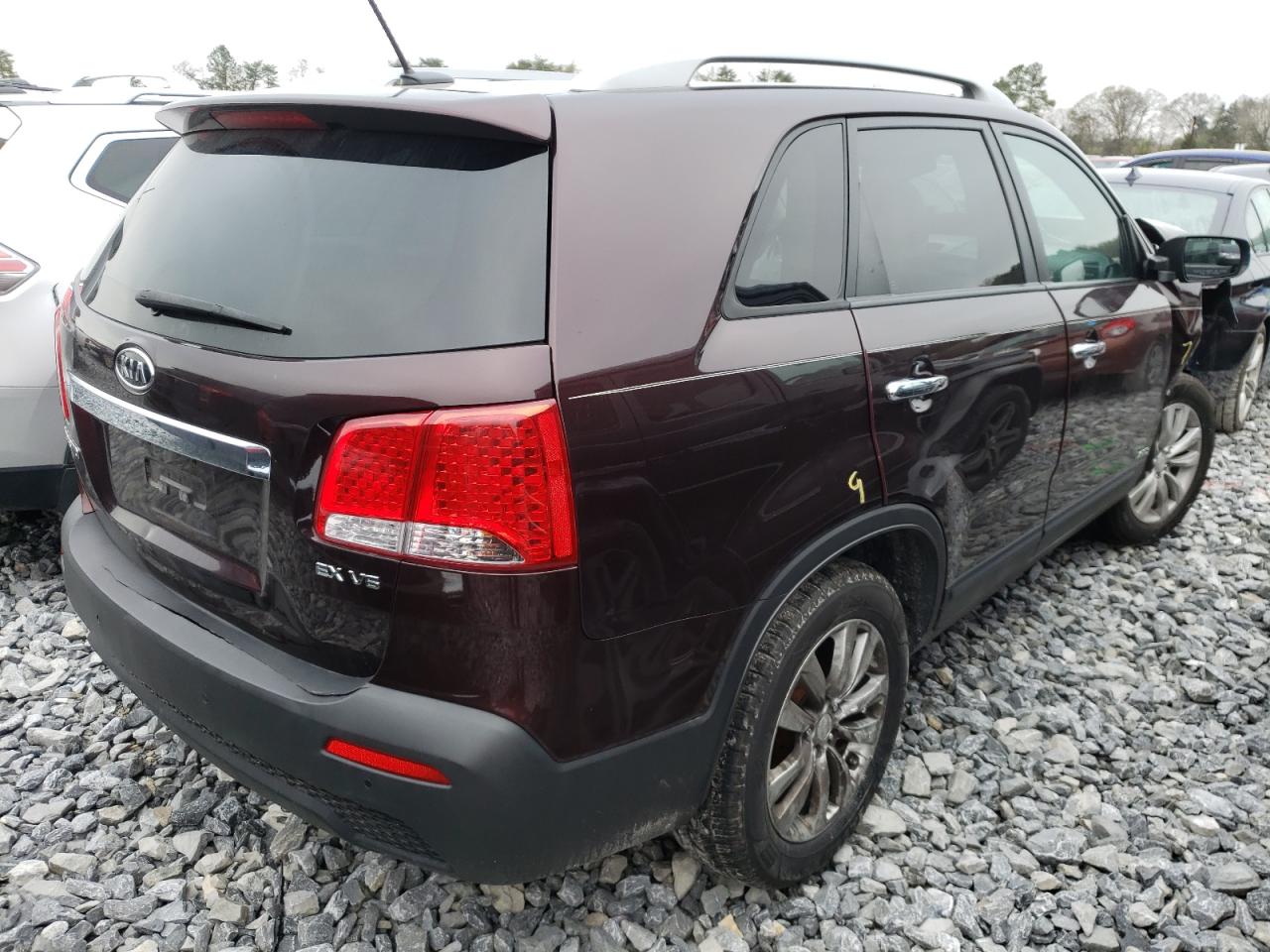 Photo 4 from auction – 2011 KIA SORENTO EX with VIN 5XYKUDA23BG119856