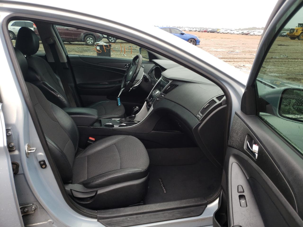 Photo 5 from auction – 2011 HYUNDAI SONATA SE with VIN 5NPEC4AC5BH142153