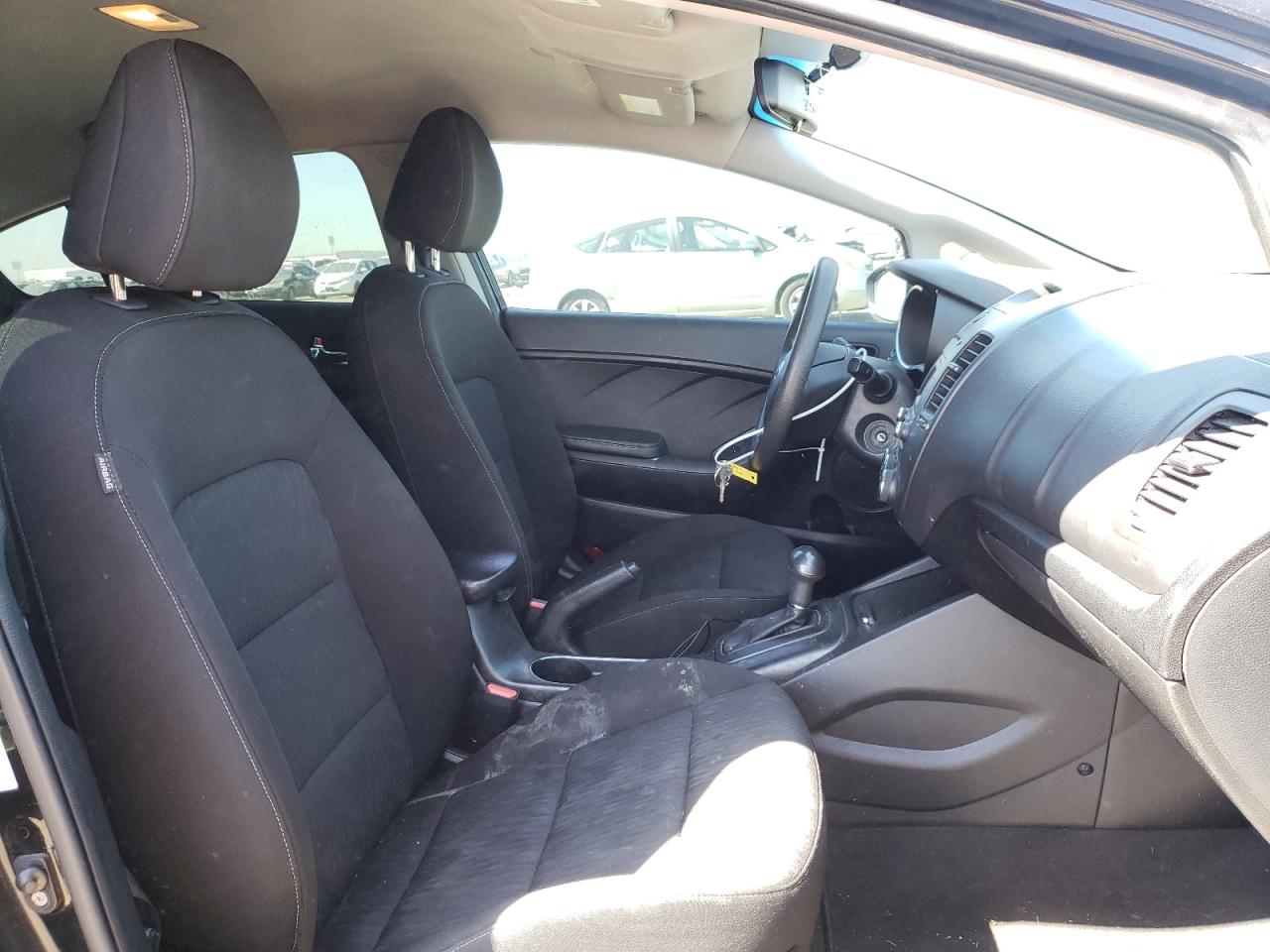 Photo 5 from auction – 2016 KIA FORTE LX with VIN KNAFK4A69G5589039