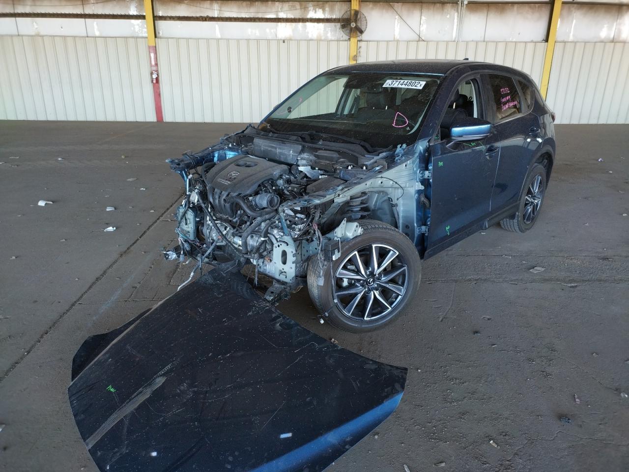 Photo 2 from auction – 2018 MAZDA CX-5 TOURI with VIN JM3KFACMXJ1365848