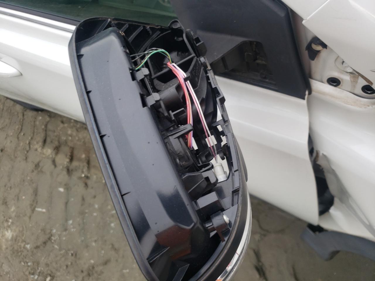 Photo 9 from auction – 2015 TOYOTA RAV4 LIMIT with VIN 2T3YFREV1FW172455