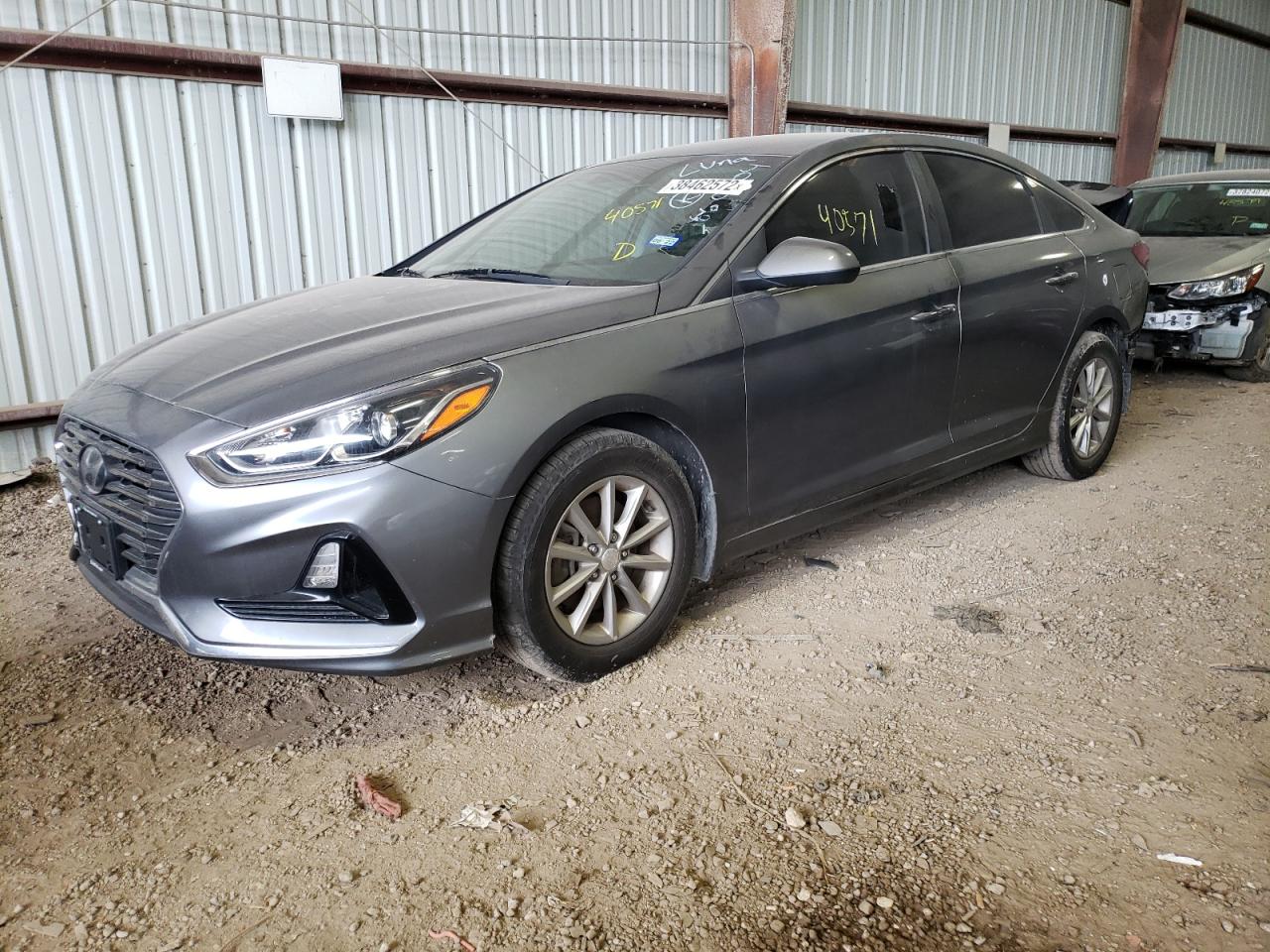 Photo 2 from auction – 2018 HYUNDAI SONATA SE with VIN 5NPE24AF3JH660404