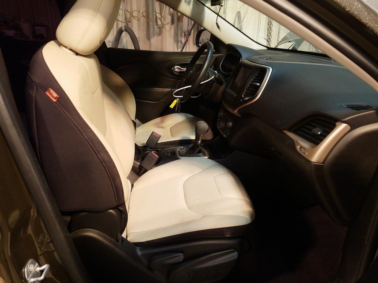 Photo 5 from auction – 2016 JEEP CHEROKEE L with VIN 1C4PJLCB1GW370696