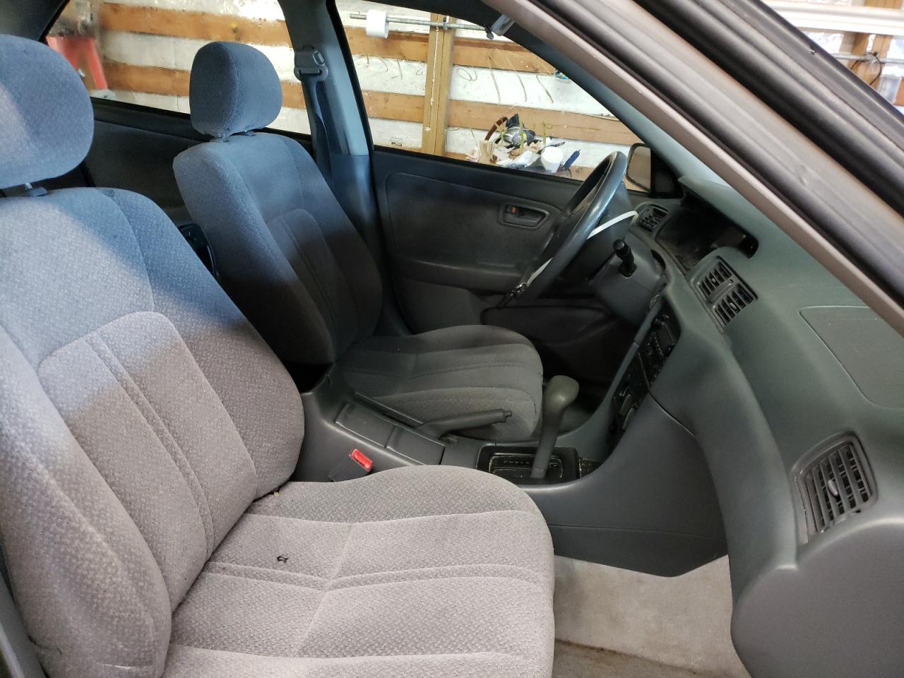 Photo 5 from auction – 2000 TOYOTA CAMRY LE with VIN 4T1BF22KXYU096351