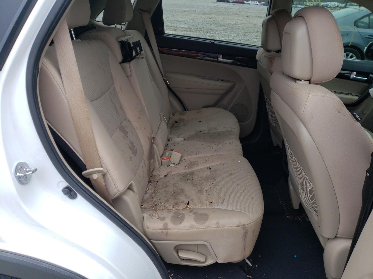 Photo 6 from auction – 2014 KIA SORENTO LX with VIN 5XYKT3A68EG501109