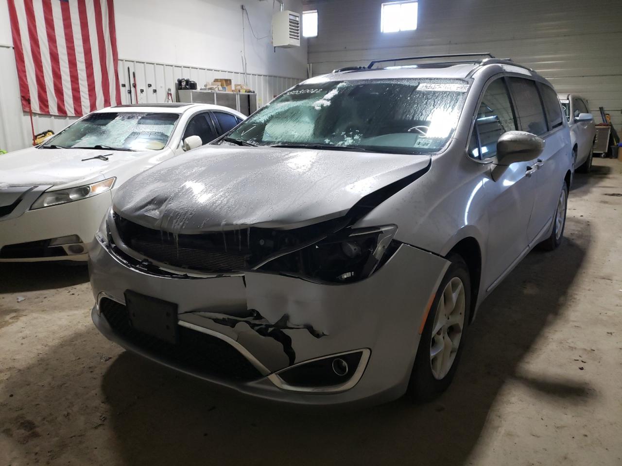Photo 2 from auction – 2020 CHRYSLER PACIFICA L with VIN 2C4RC1GG0LR163037