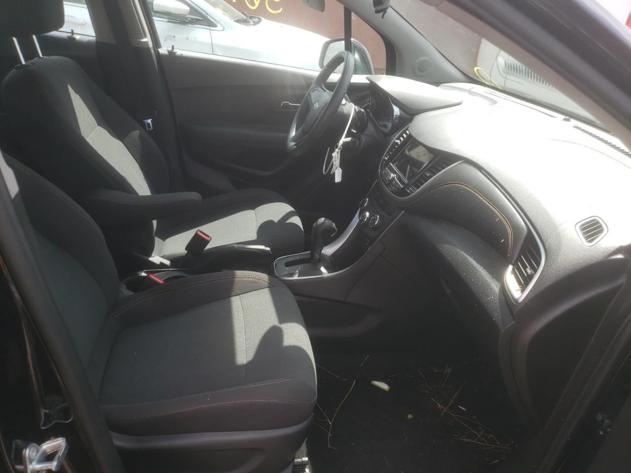 Photo 5 from auction – 2018 CHEVROLET TRAX LS with VIN 3GNCJKSB9JL172396