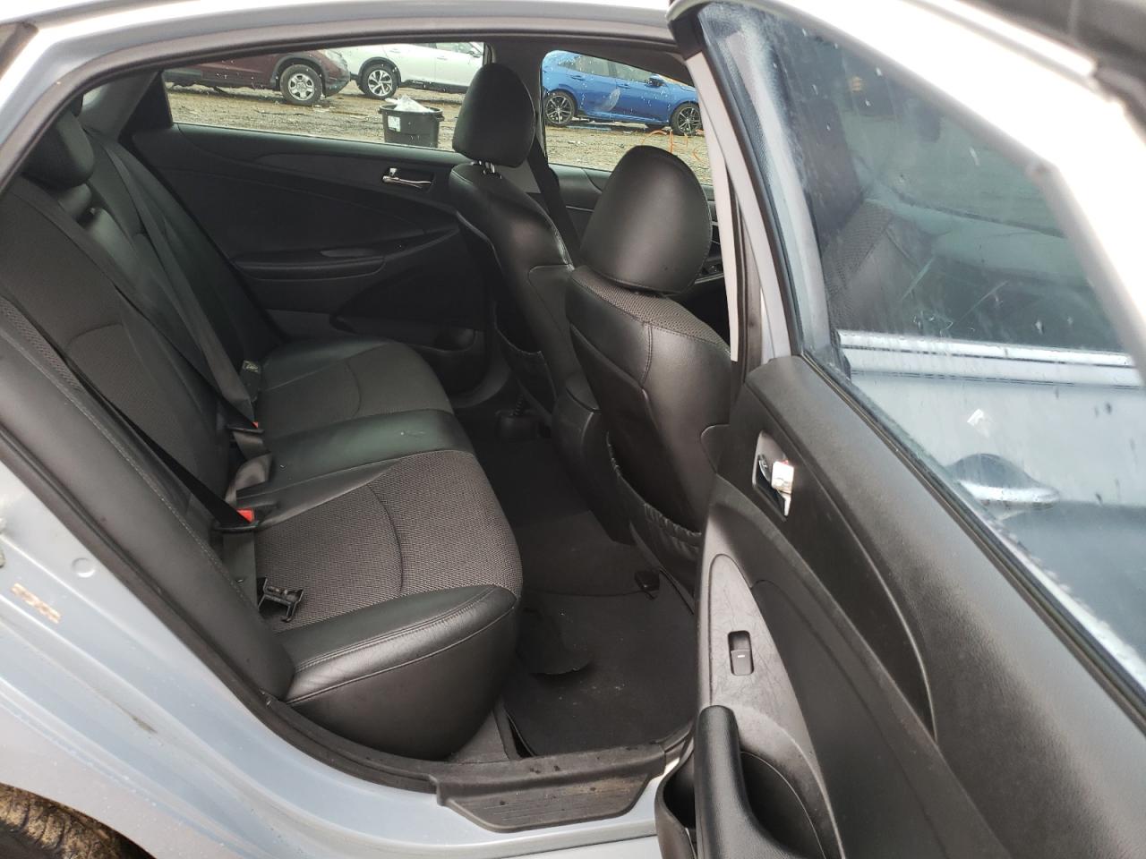 Photo 6 from auction – 2011 HYUNDAI SONATA SE with VIN 5NPEC4AC5BH142153