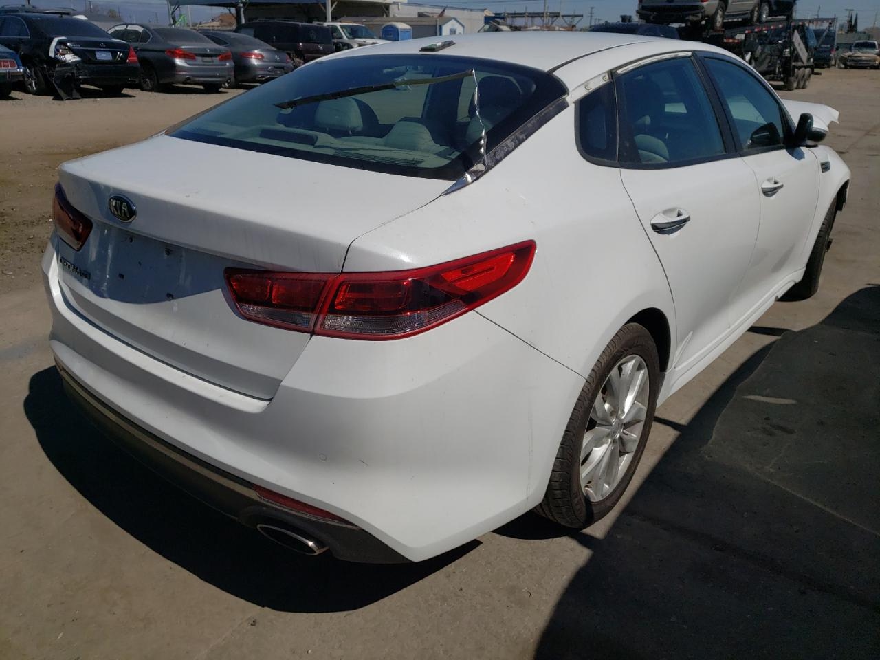 Photo 4 from auction – 2017 KIA OPTIMA LX with VIN 5XXGT4L39HG137161