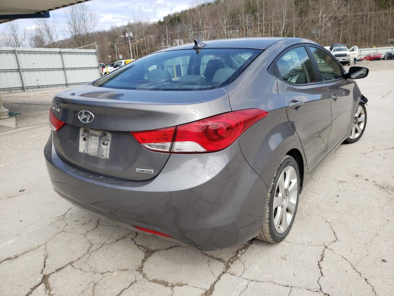 Photo 4 from auction – 2012 HYUNDAI ELANTRA GL with VIN 5NPDH4AE2CH108588