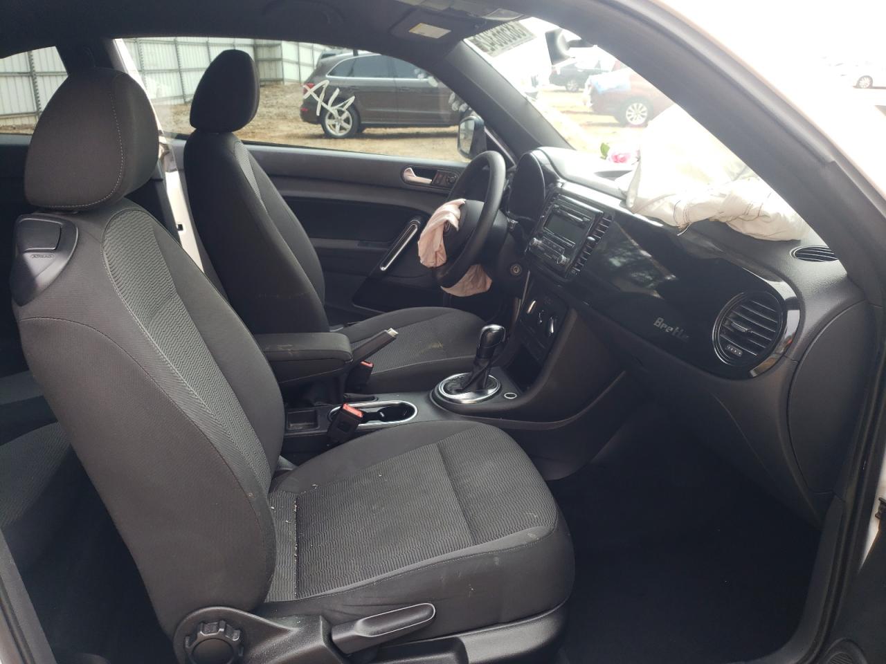 Photo 5 from auction – 2014 VOLKSWAGEN BEETLE with VIN 3VWFP7ATXEM602297