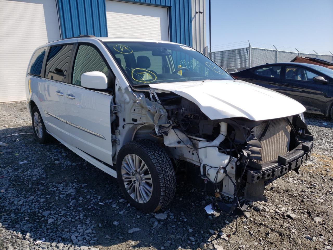CHRYSLER TOWN & COU 2016 with VIN 2C4RC1CG0GR285375 - Photo from auction