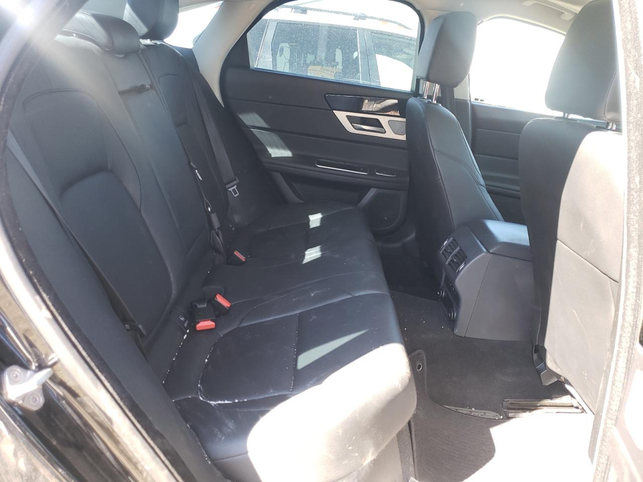 Photo 6 from auction – 2016 JAGUAR XF PREMIUM with VIN SAJBJ4BVXGCY23907