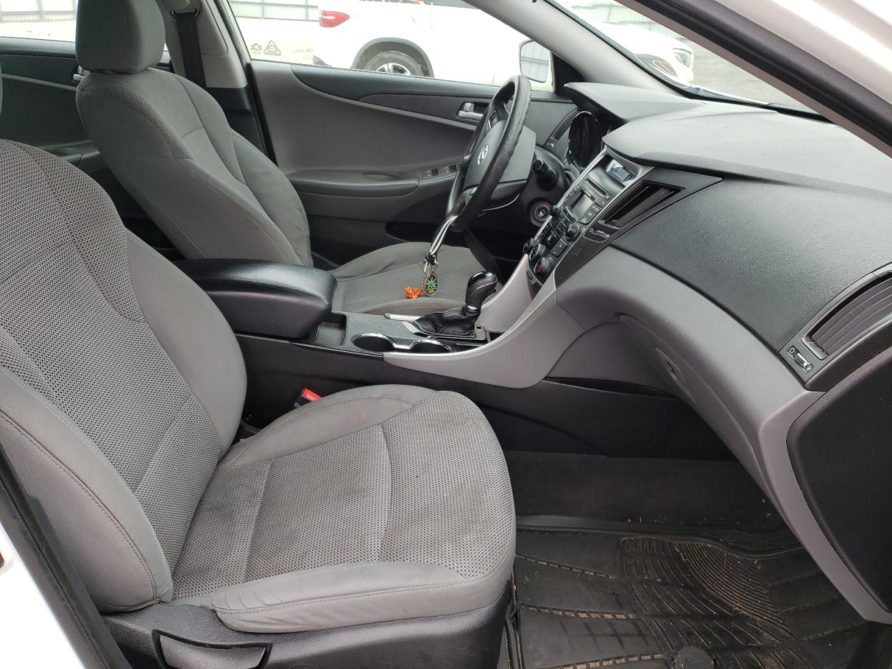 Photo 5 from auction – 2014 HYUNDAI SONATA GLS with VIN 5NPEB4AC8EH843289
