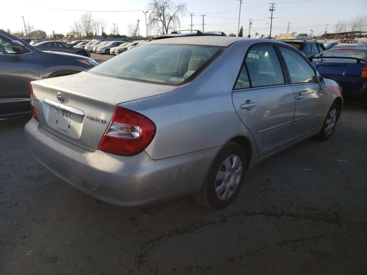Photo 4 from auction – 2004 TOYOTA CAMRY LE with VIN 4T1BE32K94U935022