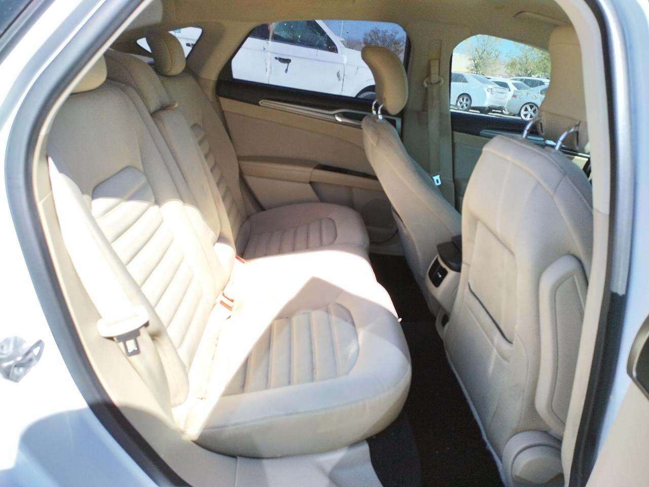 Photo 6 from auction – 2014 FORD FUSION SE with VIN 3FA6P0LU8ER338778