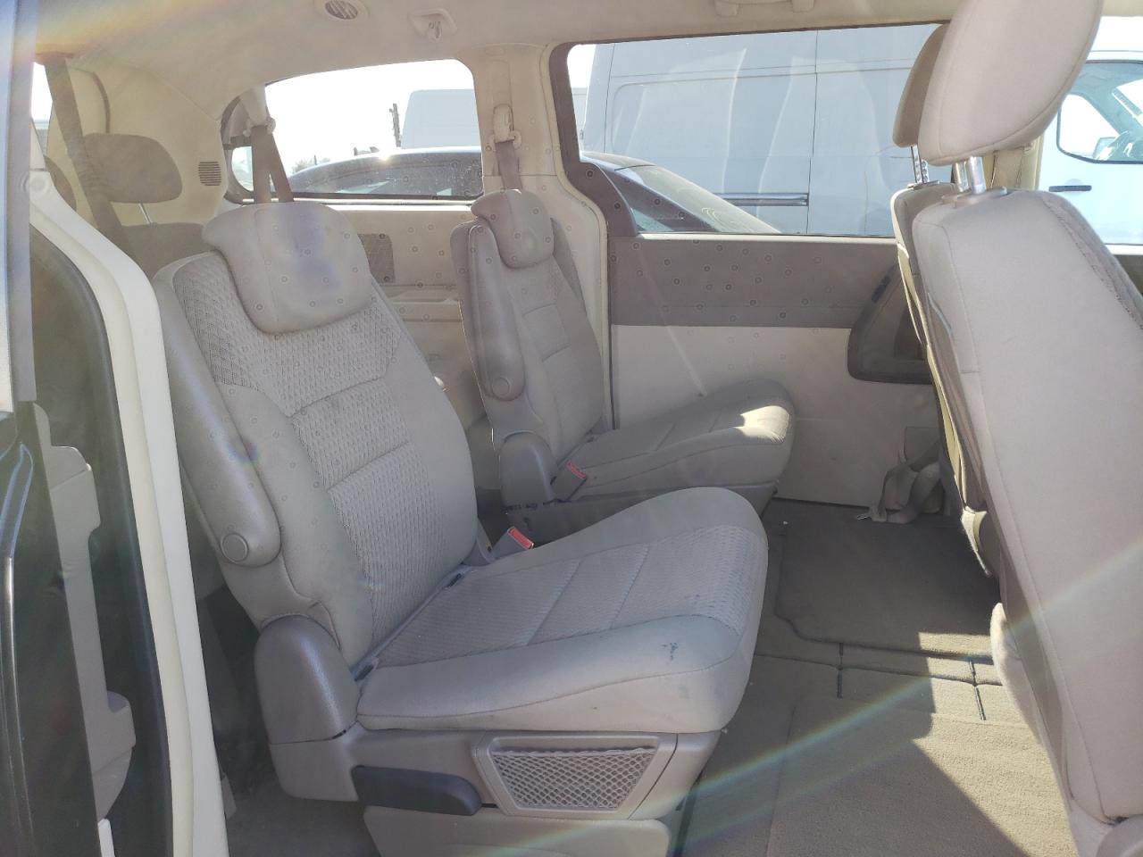 Photo 6 from auction – 2008 CHRYSLER TOWN & COU with VIN 2A8HR44H08R788191