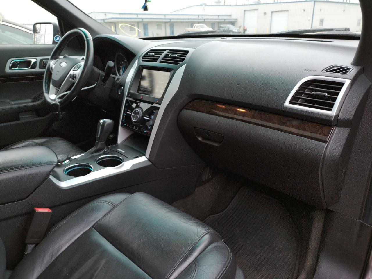 Photo 9 from auction – 2014 FORD EXPLORER L with VIN 1FM5K8F86EGA45417