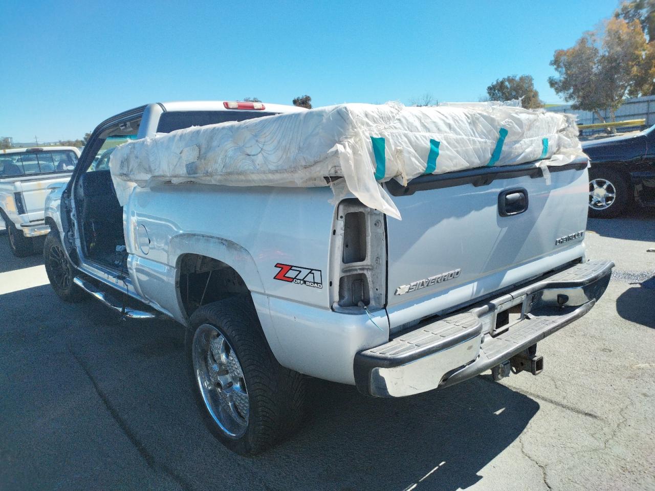 Photo 3 from auction – 2003 CHEVROLET SILVERADO with VIN 1GCEK19T53Z296331