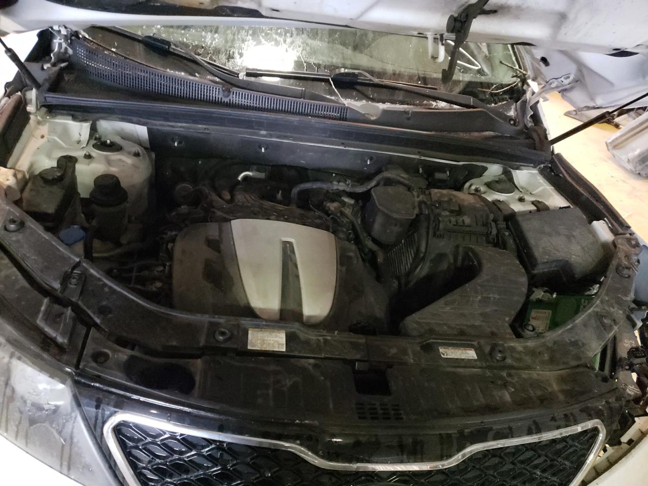 Photo 7 from auction – 2012 KIA SORENTO SX with VIN 5XYKWDA25CG234535