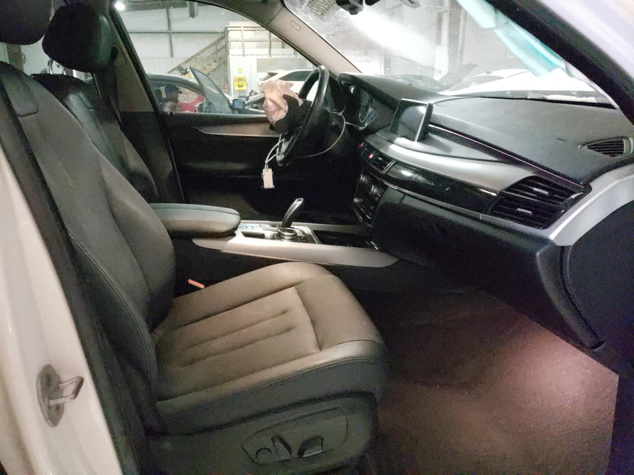 Photo 5 from auction – 2015 BMW X5 XDRIVE3 with VIN 5UXKR0C58F0K58991