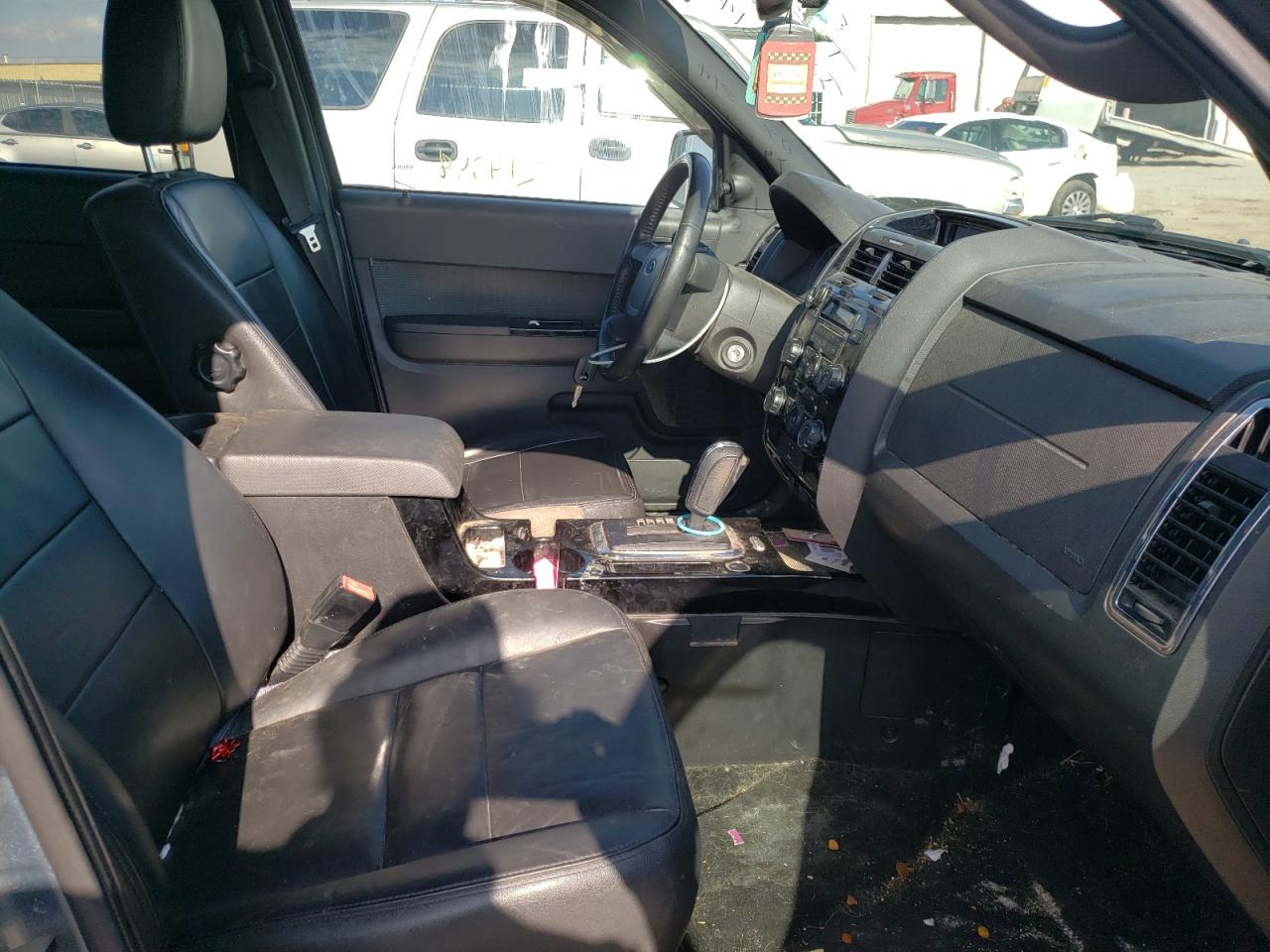 Photo 5 from auction – 2011 FORD ESCAPE LIM with VIN 1FMCU9EGXBKC12175