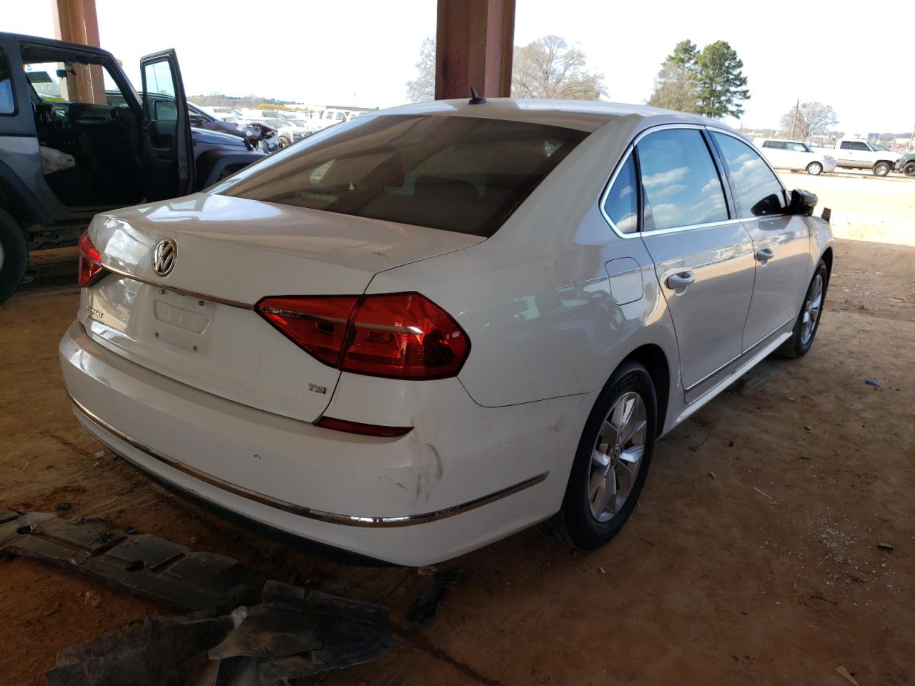 Photo 4 from auction – 2016 VOLKSWAGEN PASSAT S with VIN 1VWAT7A32GC022696