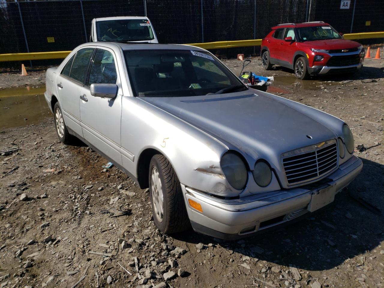 Photo 1 from auction – 1998 MERCEDES-BENZ E 320 with VIN WDBJF65F0WA465947