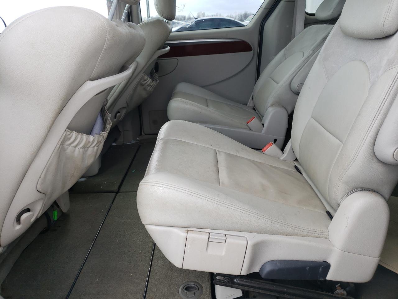 Photo 6 from auction – 2006 CHRYSLER TOWN & COU with VIN 2A4GP64L66R636366