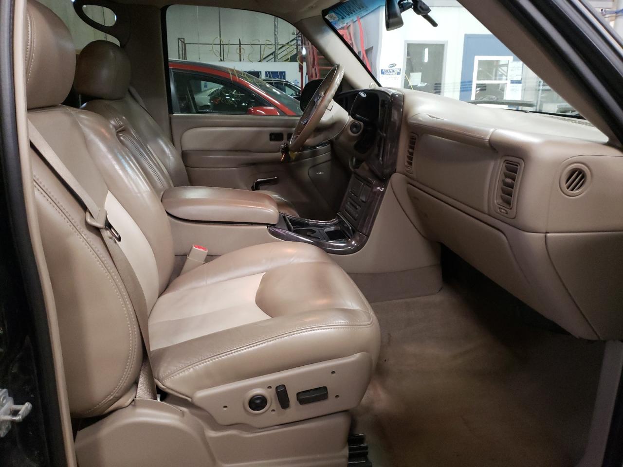 Photo 5 from auction – 2005 GMC YUKON DENA with VIN 1GKEK63U45J266337