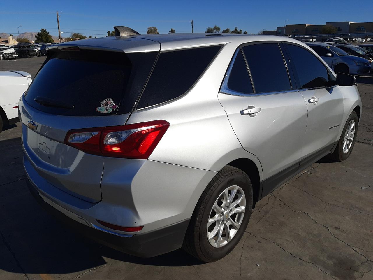 Photo 4 from auction – 2018 CHEVROLET EQUINOX LT with VIN 2GNAXJEV6J6208037