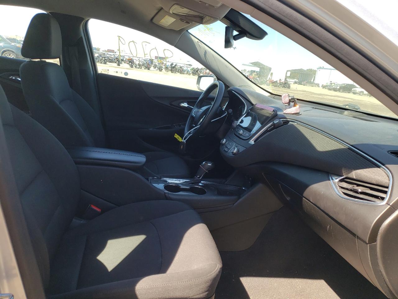 Photo 5 from auction – 2018 CHEVROLET MALIBU LT with VIN 1G1ZD5ST2JF123757