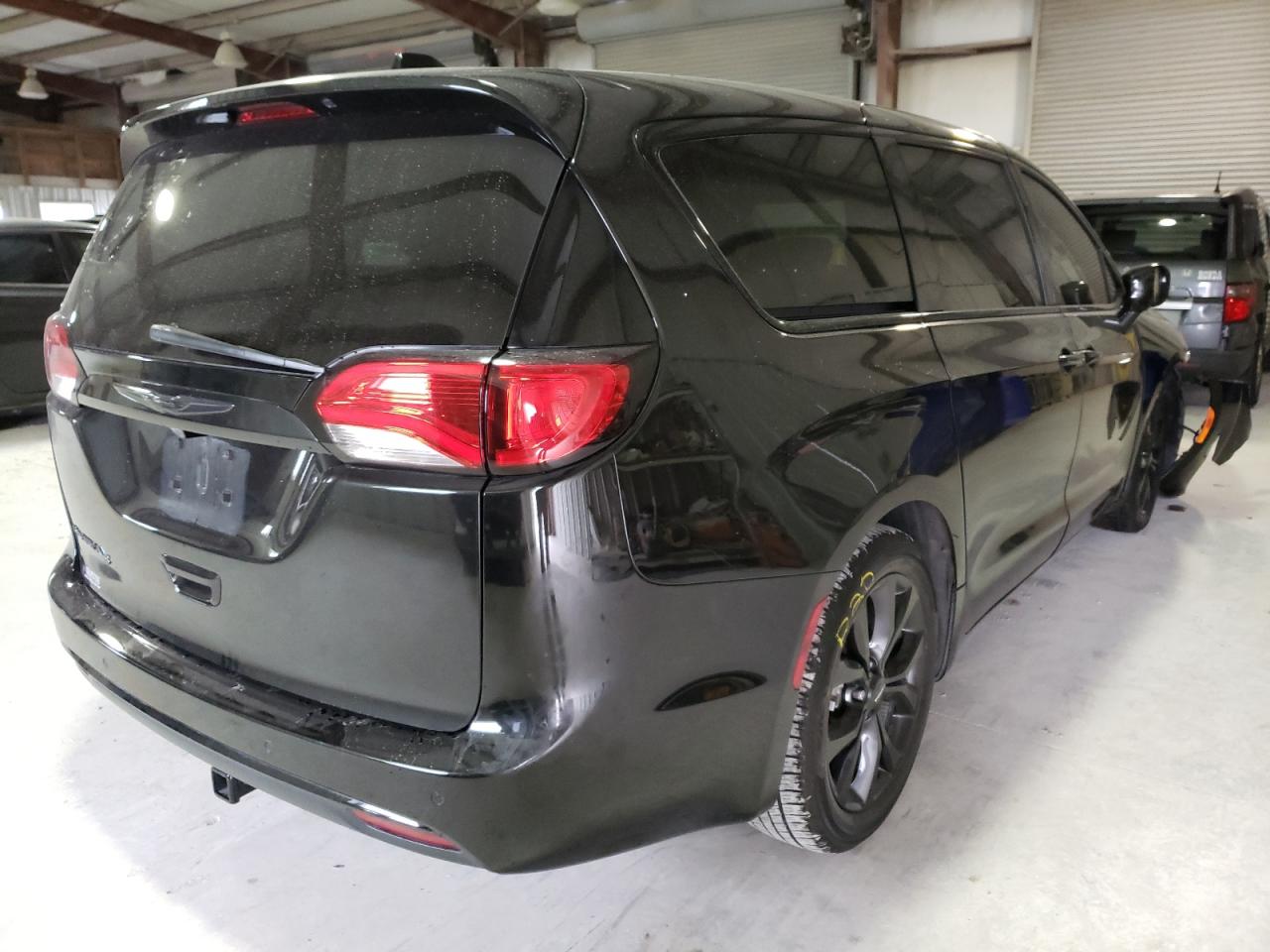 Photo 4 from auction – 2020 CHRYSLER PACIFICA T with VIN 2C4RC1FG7LR277666