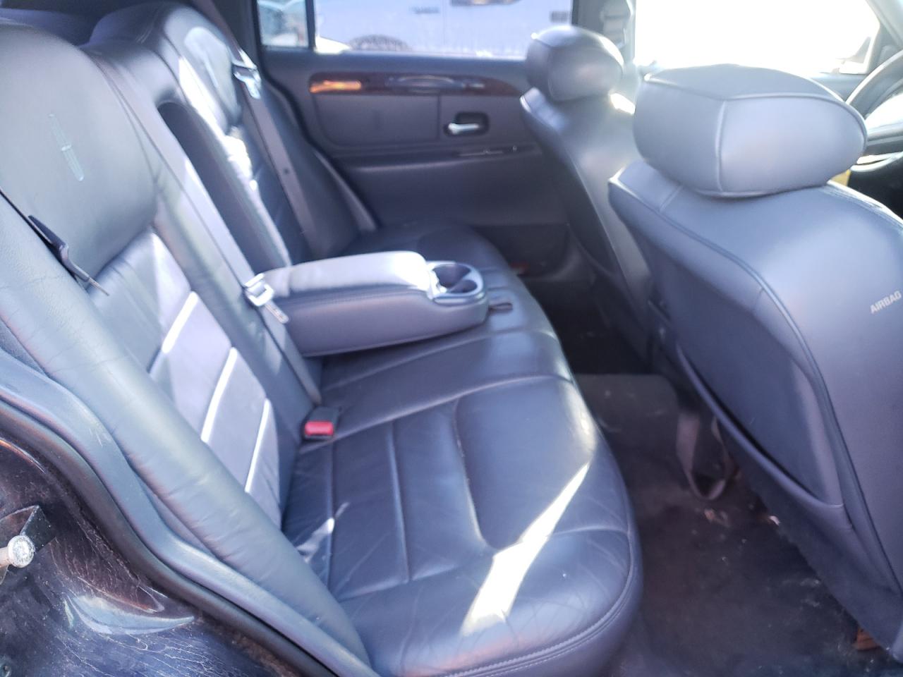 Photo 6 from auction – 1999 LINCOLN TOWN CAR E with VIN 1LNHM81W2XY648522