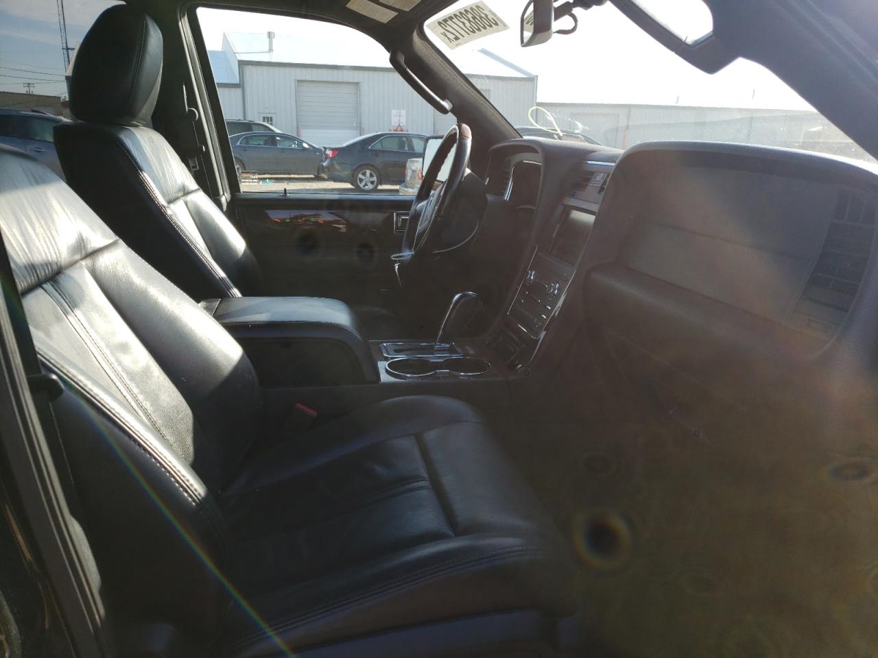 Photo 5 from auction – 2015 LINCOLN NAVIGATOR with VIN 5LMJJ3HT8FEJ03852