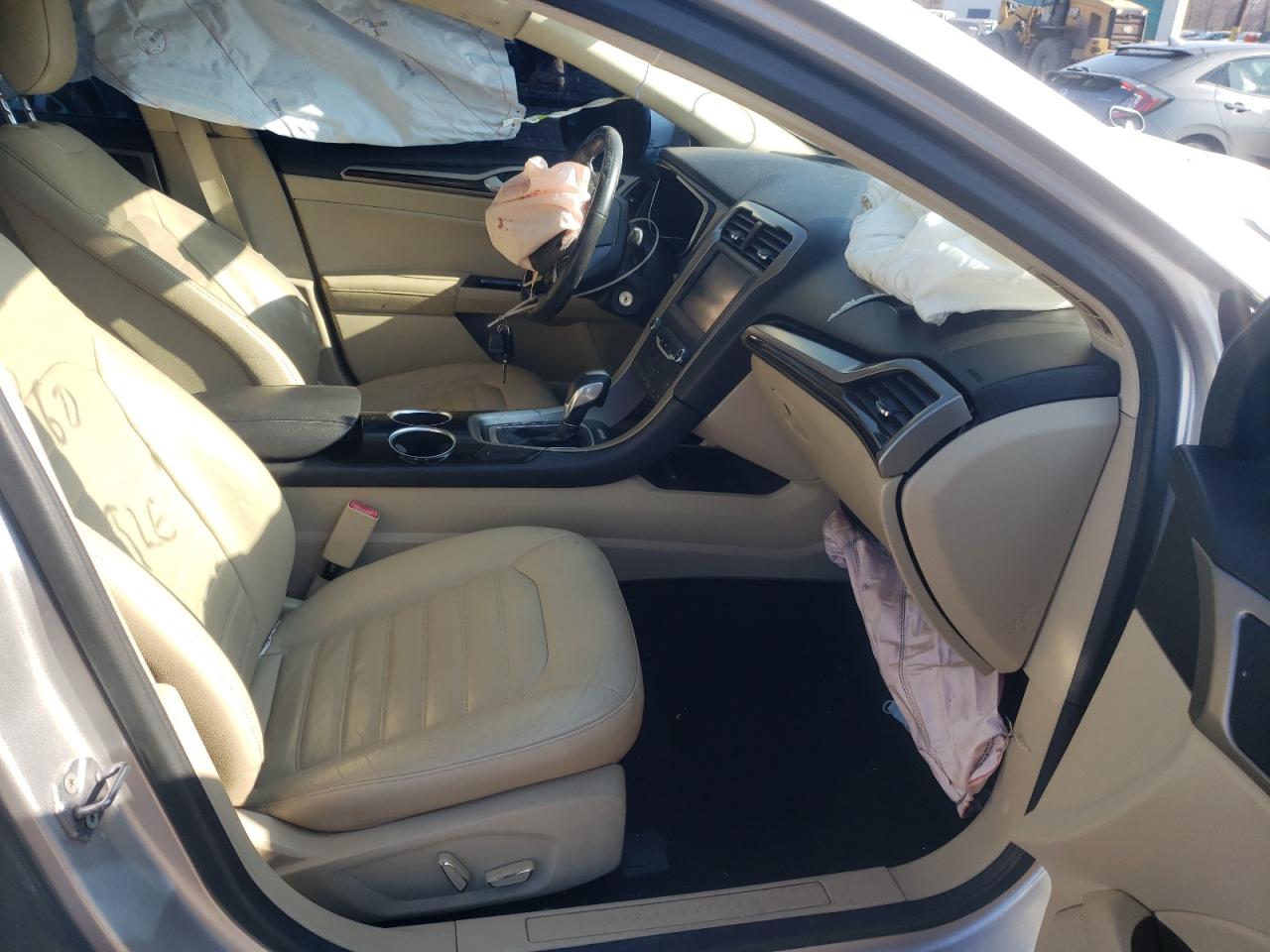 Photo 5 from auction – 2013 FORD FUSION SE with VIN 3FA6P0HR1DR104856