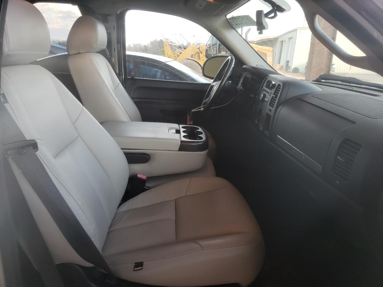 Photo 5 from auction – 2011 CHEVROLET SILVERADO with VIN 1GCRKSE35BZ401686