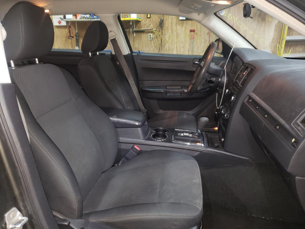 Photo 5 from auction – 2008 CHRYSLER 300 LX with VIN 2C3LA43R38H273196