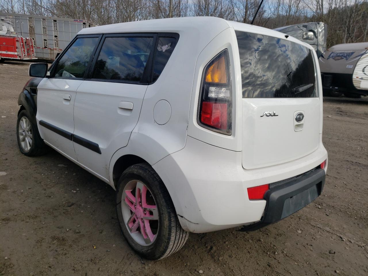 Photo 3 from auction – 2010 KIA SOUL + with VIN KNDJT2A23A7703916