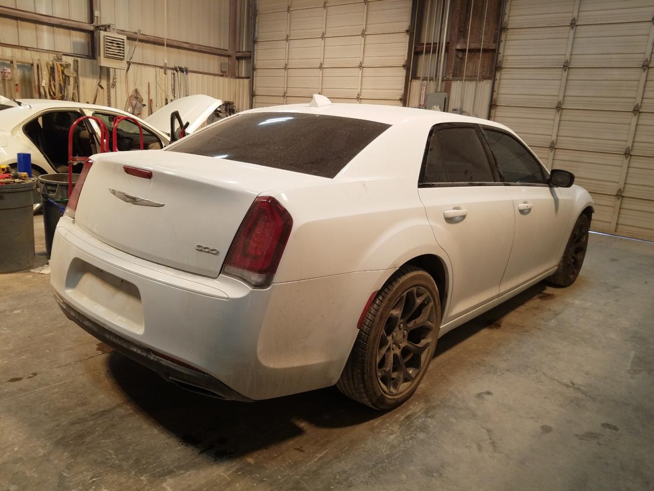 Photo 4 from auction – 2019 CHRYSLER 300 with VIN 2C3CCAAG3KH758116