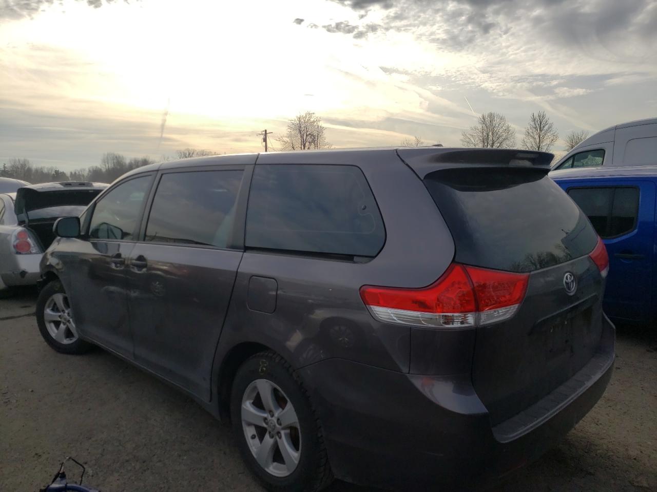 Photo 3 from auction – 2013 TOYOTA SIENNA with VIN 5TDZK3DCXDS369636