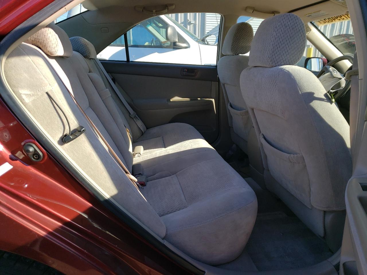 Photo 6 from auction – 2004 TOYOTA CAMRY LE with VIN 4T1BF30K84U070866