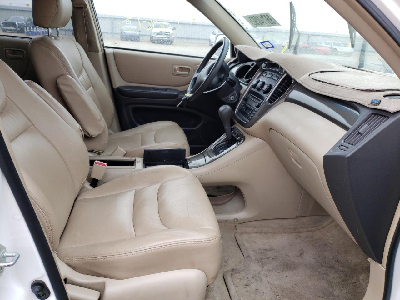 Photo 5 from auction – 2002 TOYOTA HIGHLANDER with VIN JTEGF21A620048231