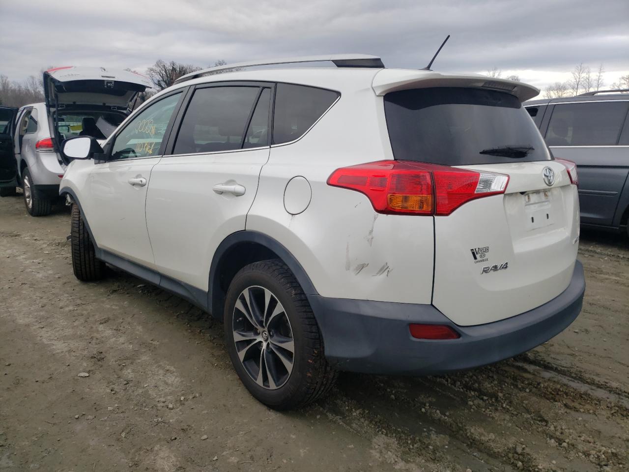 Photo 3 from auction – 2015 TOYOTA RAV4 LIMIT with VIN 2T3YFREV1FW172455