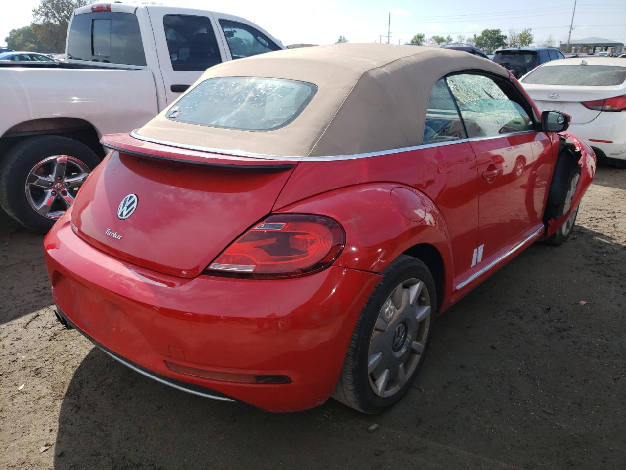 Photo 4 from auction – 2017 VOLKSWAGEN BEETLE S/S with VIN 3VW517AT2HM803998