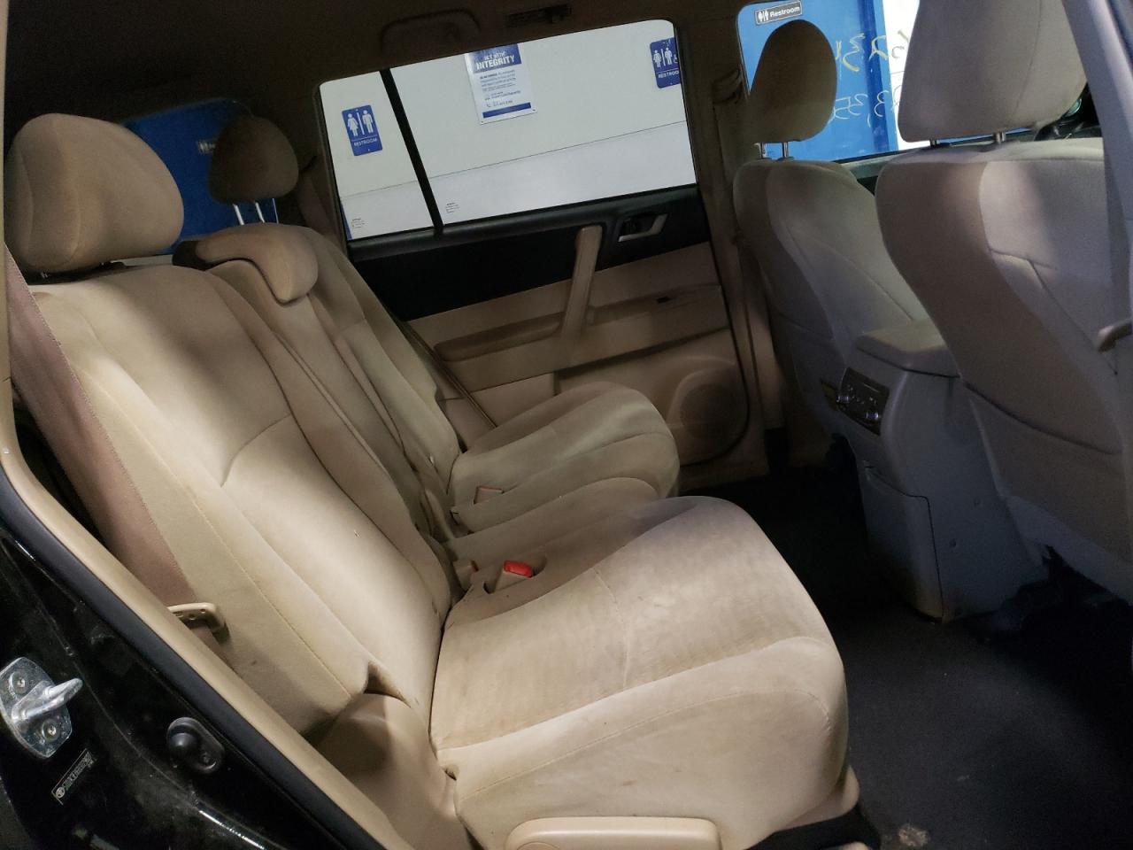 Photo 6 from auction – 2011 TOYOTA HIGHLANDER with VIN 5TDZK3EH6BS029827