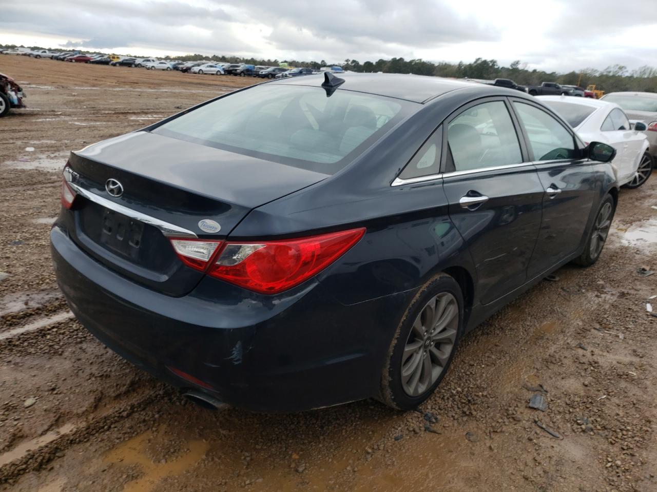Photo 4 from auction – 2011 HYUNDAI SONATA SE with VIN 5NPEC4ACXBH147350