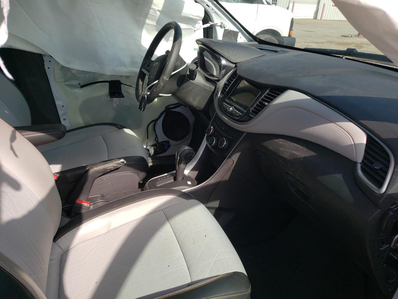 Photo 5 from auction – 2019 CHEVROLET TRAX 1LT with VIN 3GNCJLSB2KL146259